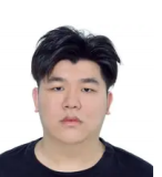 李**